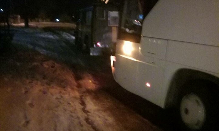 В Вознесенске в глубокой яме со льдом застрял рейсовый автобус «Херсон-Москва»