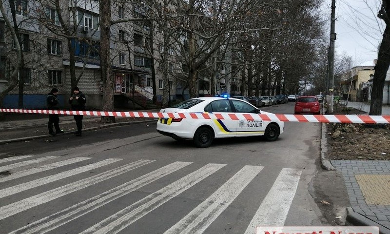 В центре Николаева у жилого дома нашли гранату: улица перекрыта
