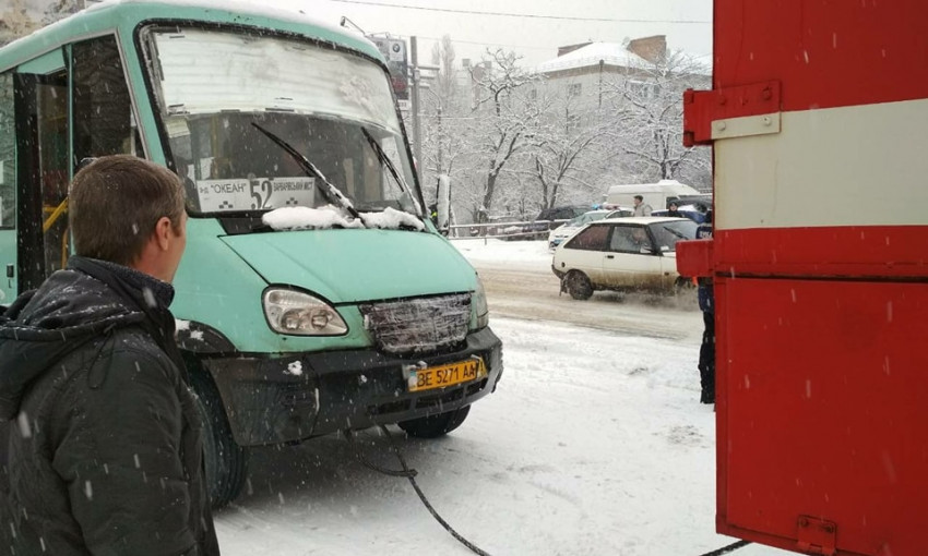 В снежную непогоду спасатели помогли водителям трех автотранспортных средств