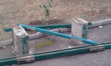 На Нижнем БАМе в Николаеве неизвестные сломали новую лавочку