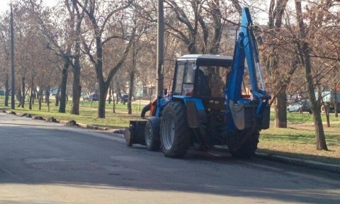 В Заводском районе Николаева приступили к санитарной уборке дорог