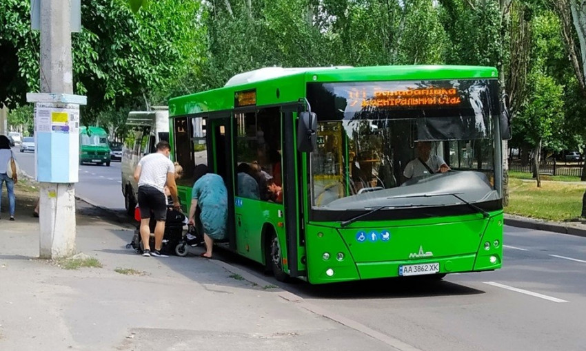 Вечером в Николаеве невозможно добраться домой, - мало автобусов на маршруте 