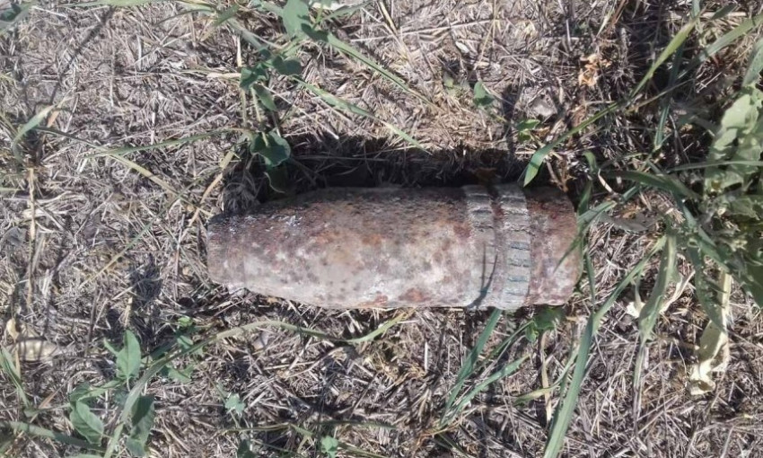 В Николаеве на обочине дороги найден артиллерийский снаряд