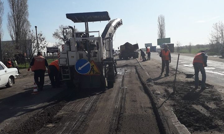 Губернатор Николаевской области Алексей Савченко недоволен состоянием дорог в районе въезда и выезда из города