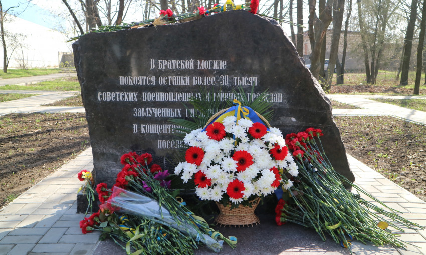 Жители Николаева почтили память узников фашистских концлагерей