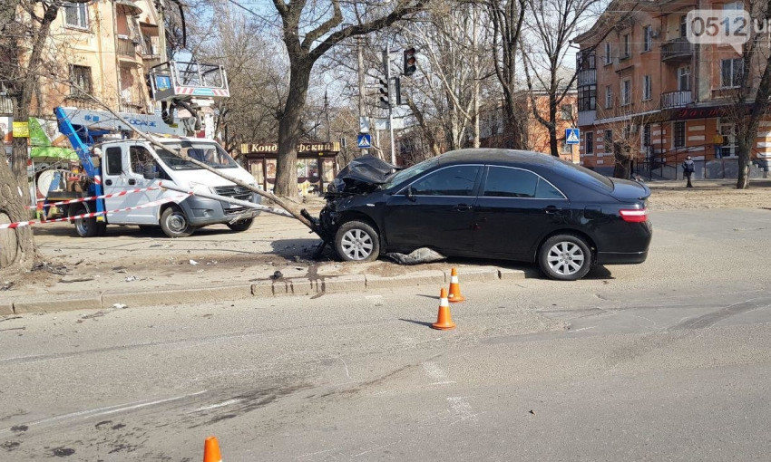 На Богоявленском проспекте столкнулись автомобили Toyota и Renault, есть пострадавшие