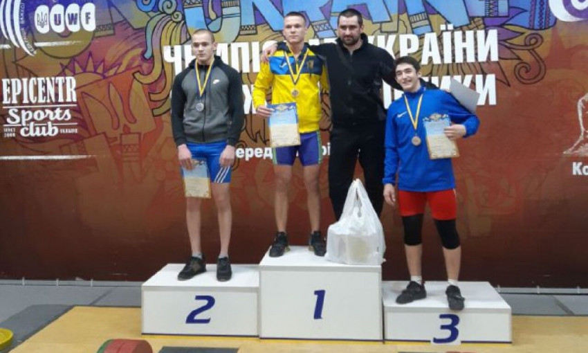 Николаевский спортсмен - чемпион Украины по тяжелой атлетике среди юниоров