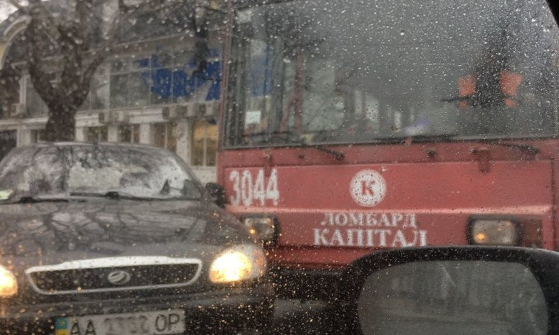 В центре Николаева столкнулись «ЗАЗ» и троллейбус