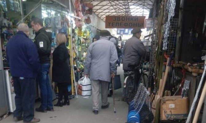 Николаевский рынок "Колос" работает, как обычно, не смотря на карантин выходного дня 