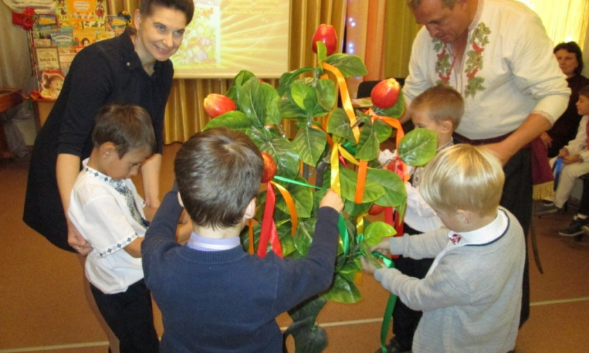 Для детей организовали развлекательное мероприятие «Во все века приносят славу Украине казаки»