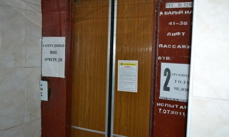 В областной больнице Николаева отремонтировали лифт, - люди ходили пешком с 28 декабря