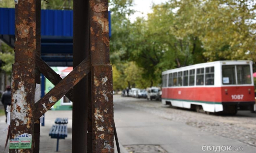 В Николаеве старинные трамвайные опоры пока не могут передать музею: не поступило официального запроса