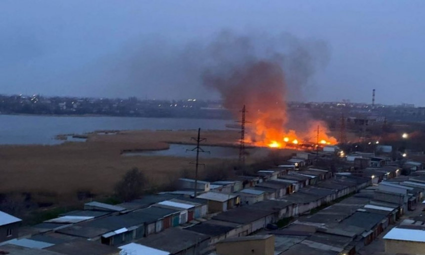 Пожары на Темводе и Аляудах: в Николаеве из-за поджогов выгорело 6га камыша