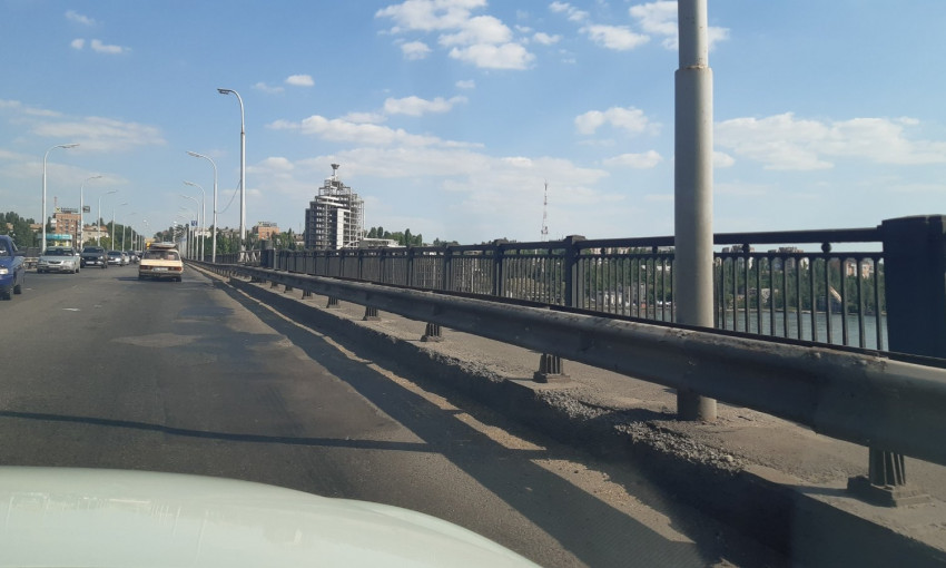 Фуры окончательно "добивают" Южнобугский мост 