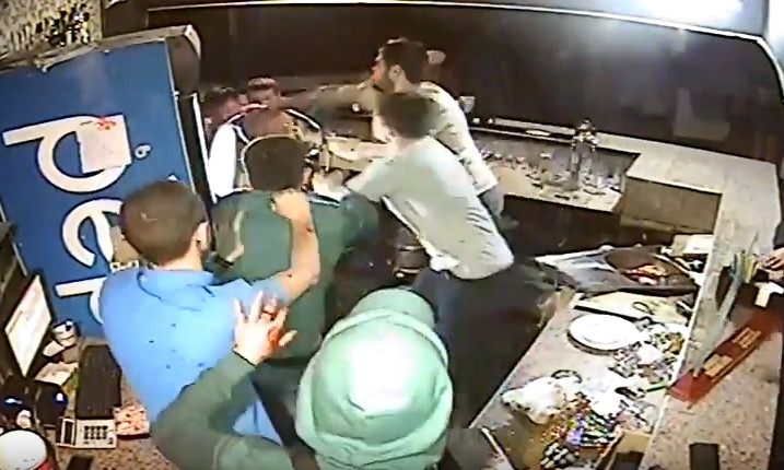 Появилось видео драки между подростками и воином АТО в ночном клубе
