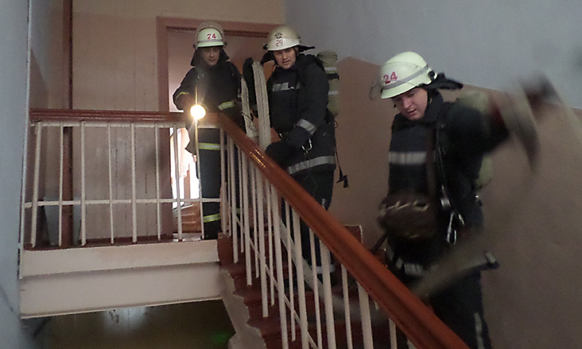 В Снигирёвской общеобразовательной школы спасатели провели учения и тушили «пожар»