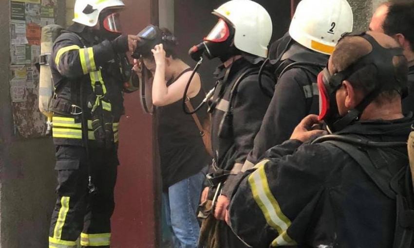 Людей эвакуировали – в многоэтажке Николаева горела коммуникационная шахта 