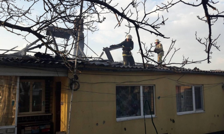 Пожары в Первомайске и Николаеве,горела крыша, сарай и мусор