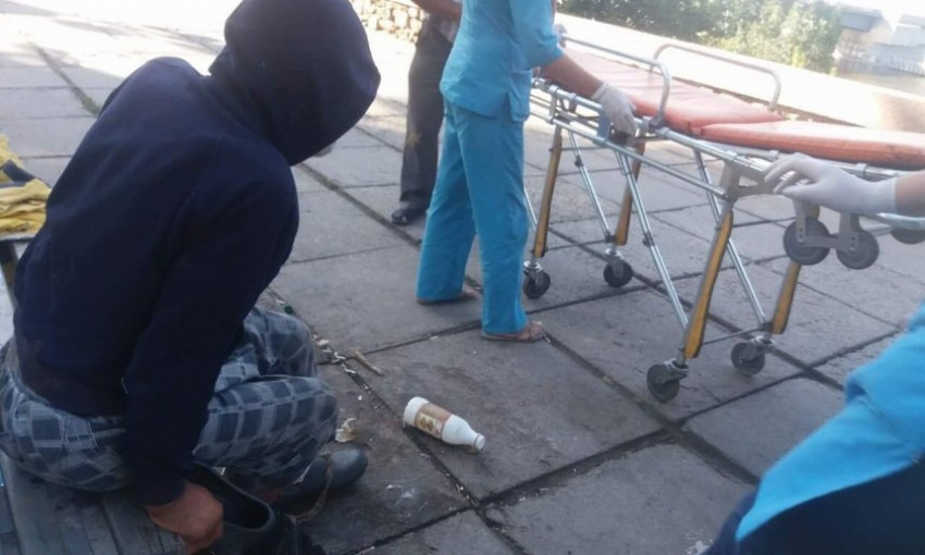 Бывший преподаватель НКИ, брошенный умирать в центре Николаева, все-таки был госпитализирован