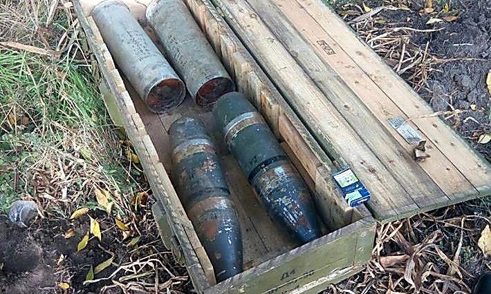 На въезде в Николаев на обочине нашли ящик с артиллерийскими снарядами от «Гвоздики»