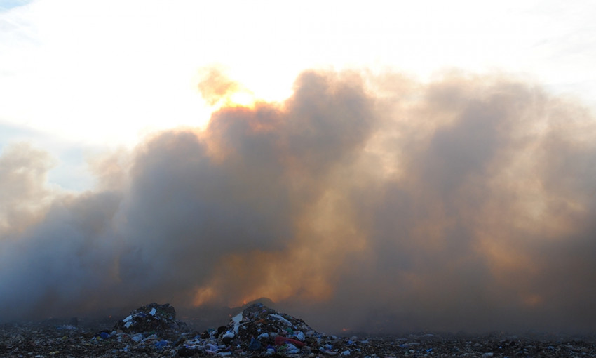 Пожар на мусорном полигоне ликвидирован, спасатели рассказали о причинах 
