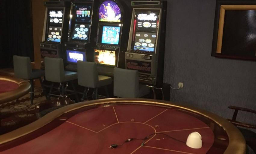 Губернатор Савченко посреди ночи пожаловал в подпольное казино