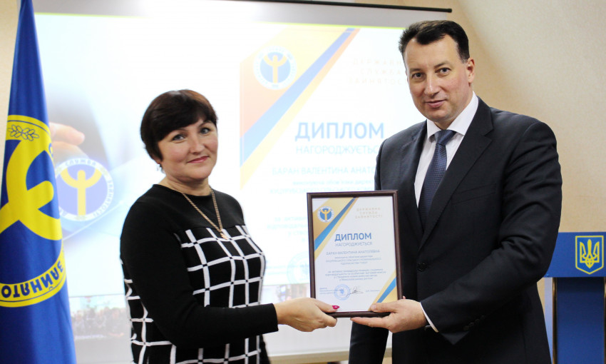 Безработные жители Николаева открывают собственное дело и получают сертификаты на развитие бизнеса на сумму около 270 тысяч гривен
