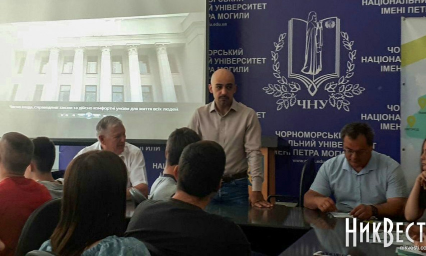 Нардеп Найем в Николаеве раскритиковал горсовет за отставку Сенкевича