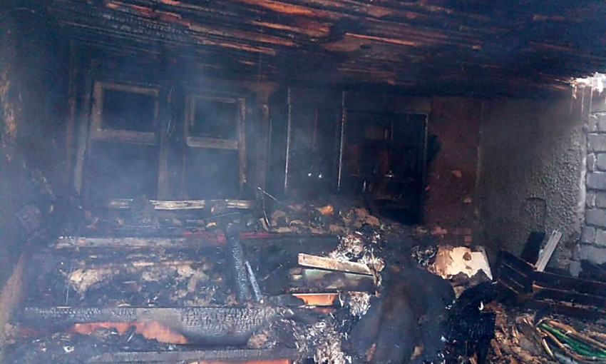 В Николаевской области из-за неосторожного обращения с огнем произошли пожары в двух хозпостройках