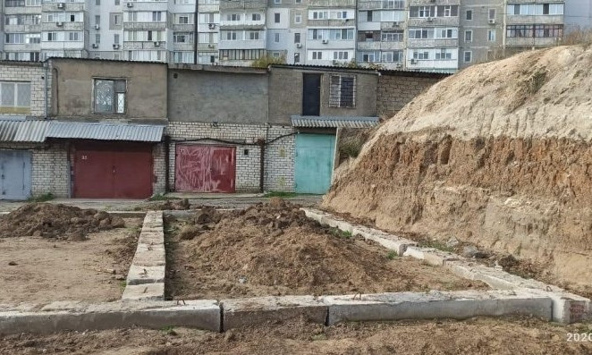Незаконные гаражи в Николаеве построили рядом с охранной зоной электросетей
