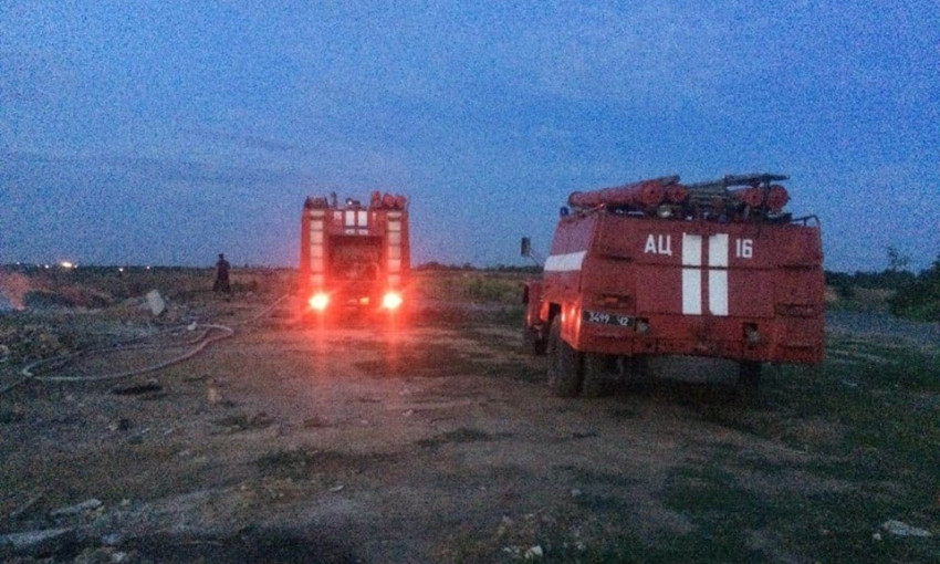 В Витовском районе спасатели ликвидировали пожар на несанкционированной мусорной свалке