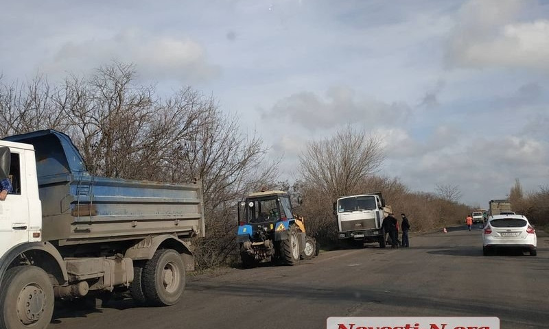 На выезде из Николаева ремонтируют дорогу на Херсон