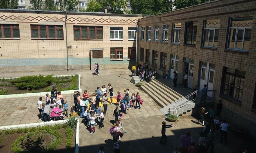 В Николаеве из-за распыления неизвестного вещества из школы эвакуировали 400 детей