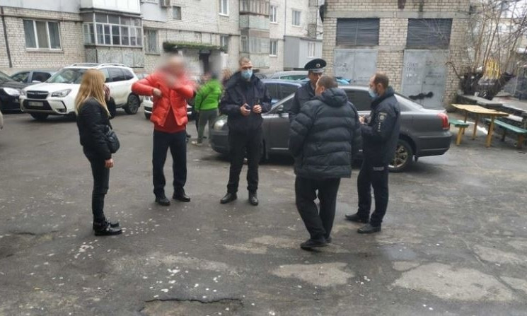 Разбой в центре Николаева: полиция ищет нападавшего