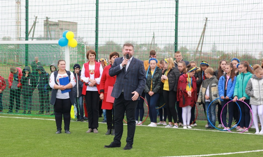 В Веселиновском районе торжественно открыли футбольную площадку