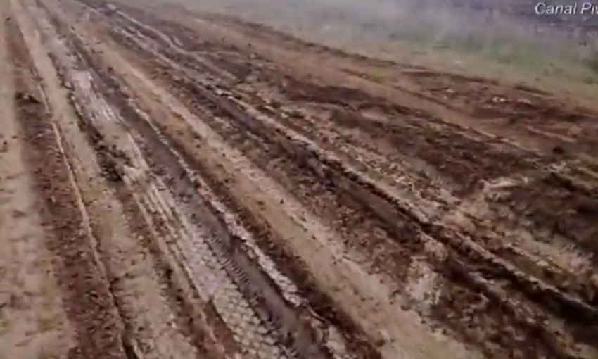 Жители Еланецкого района пожаловались на власти, которые игнорируют состояние дороги
