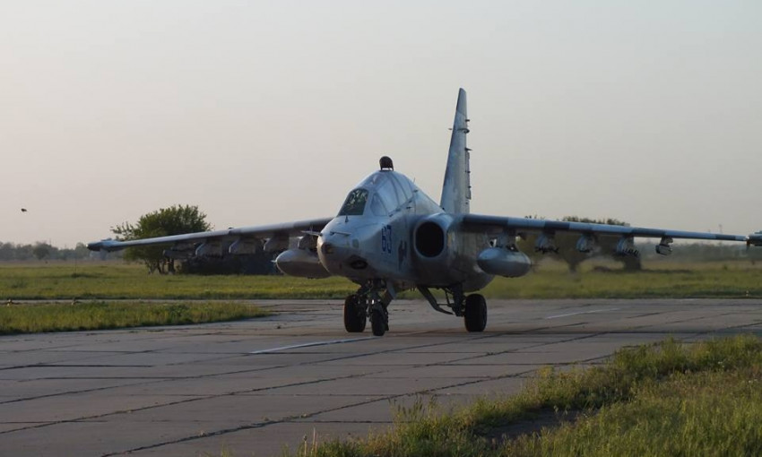 В небе над Николаевом проходит очередная летная смена 299-й бригады тактической авиации