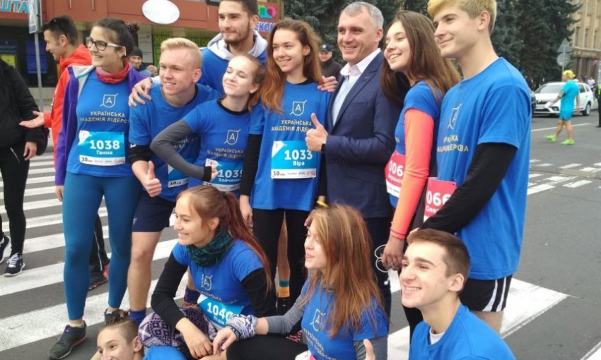 В международном марафоне поучаствует мэр Сенкевич — пробежит с детьми на короткой дистанции