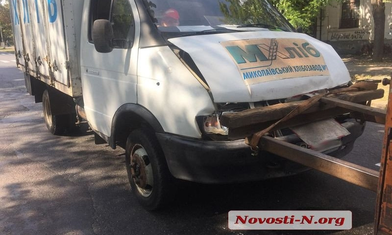 В центре Николаева столкнулись три грузовика