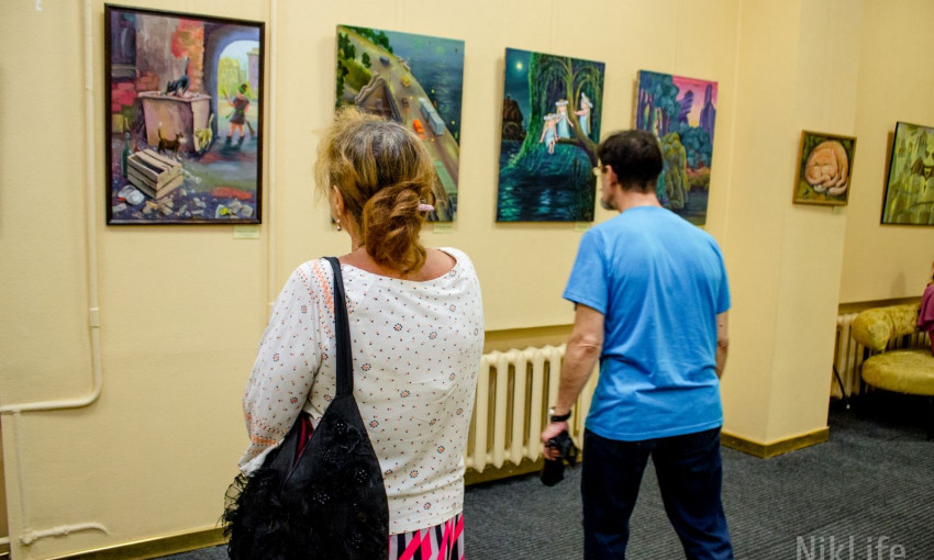 Николаевский художник показал свою «спонтанную выставку» «Музи та Валькірії»