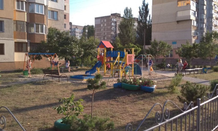 В Корабельном районе отремонтировали внутриквартальных проездов и устроили детскую площадку