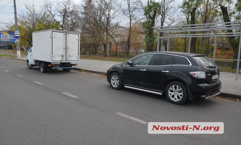 В Николаеве столкнулись грузовой фургон «Газель» и кроссовер Mazda CX-7