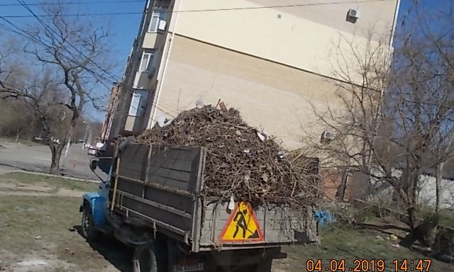 В Заводском районе убрали несанкционированные свалки мусора