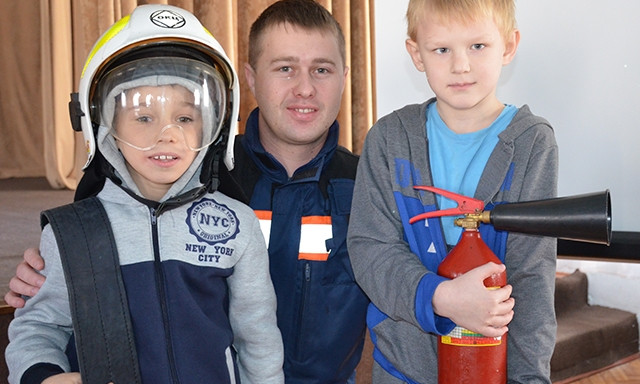 Спасатели Николаева провели встречу с детьми с проблемами слуха