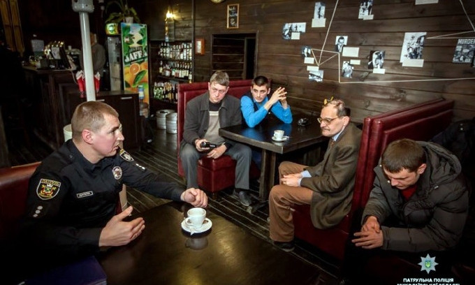 Николаевцы попили кофе с патрульными и обсудили проблемы города