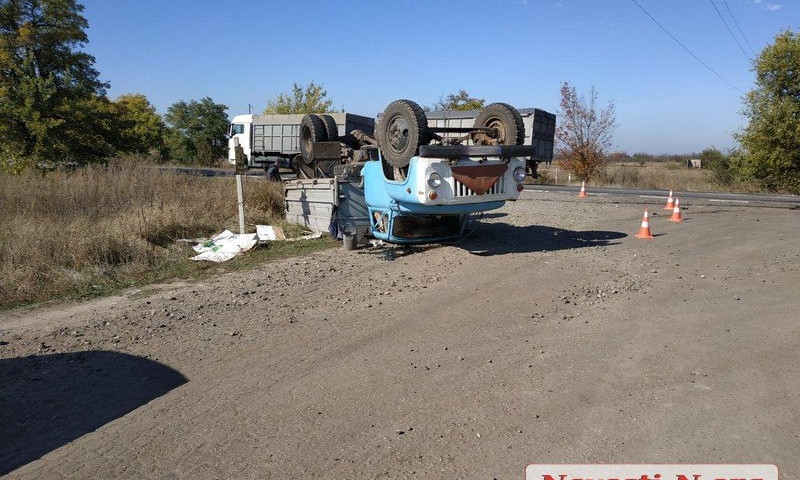 На трассе «Николаев-Одесса» от столкновения перевернул грузовик, есть пострадавшие