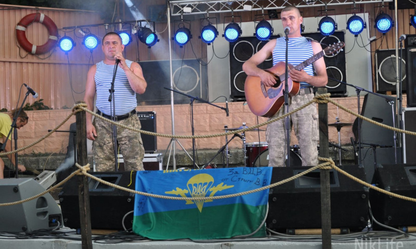 Без пьяных дебошей и купания в фонтанах: николаевские десантники культурно отметили день ВДВ