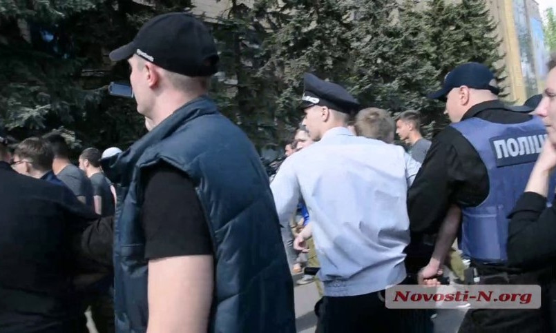Николаевская полиция напомнила, что использование запрещенной символики является правонарушением