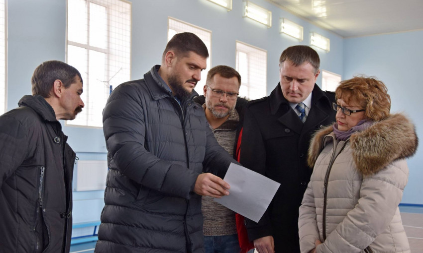 Алексей Савченко проверил ход работ по ремонту общеобразовательной школы-интерната №3