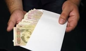На Николаевщине чиновника поймали на взятке 5000 грн
